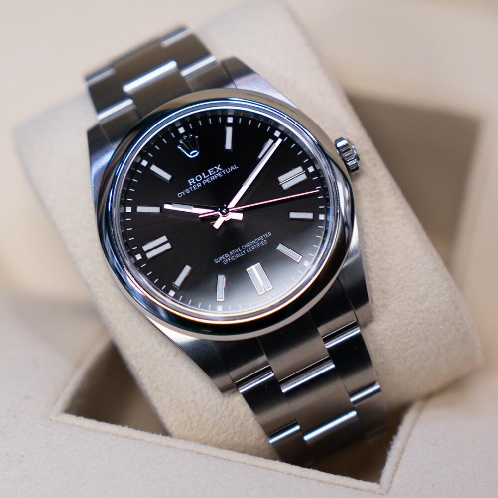 Unworn Rolex oyster perpetual 124300 full set