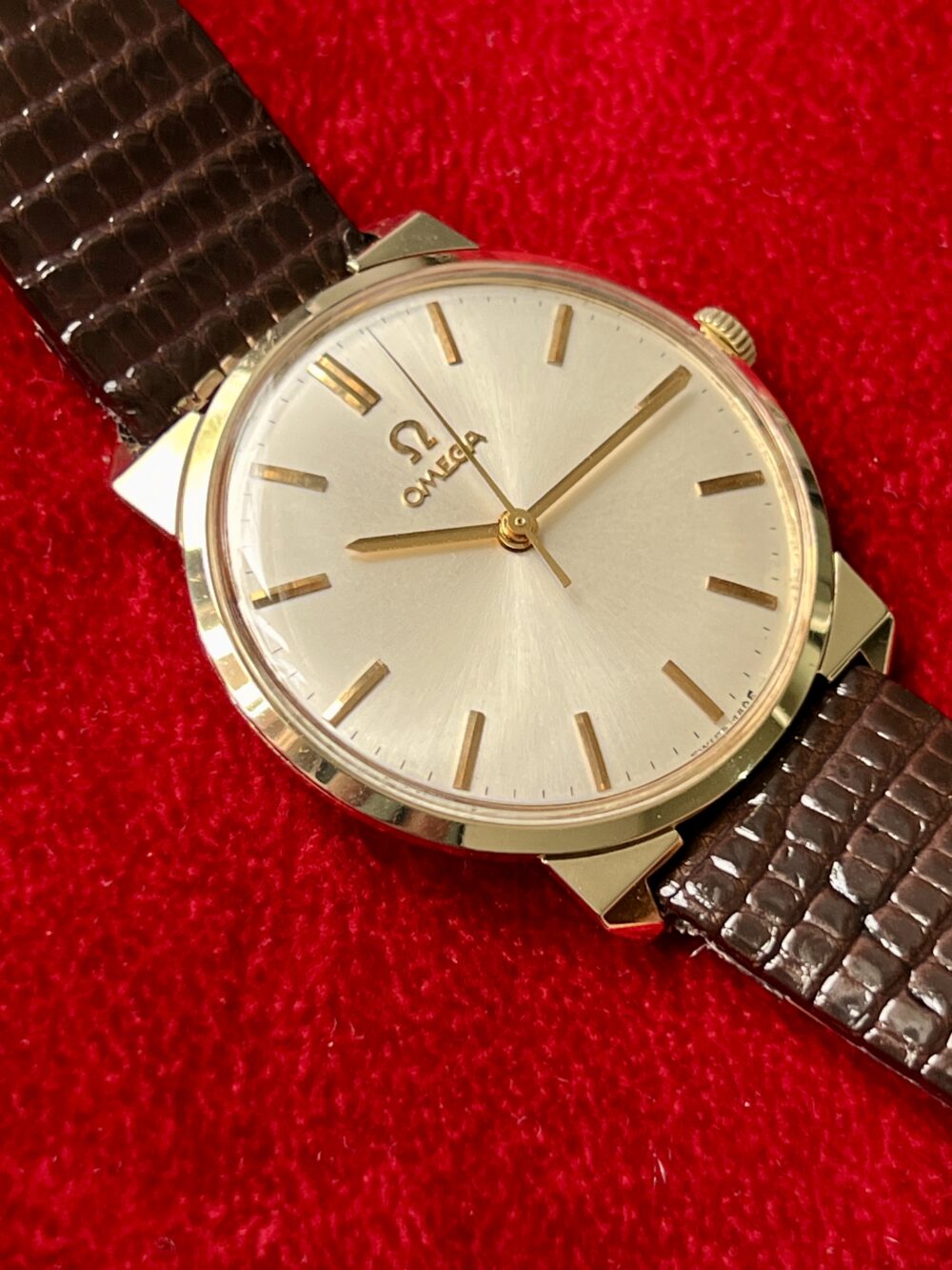 Vintage 1960s omega 14k gold manual wind P6587