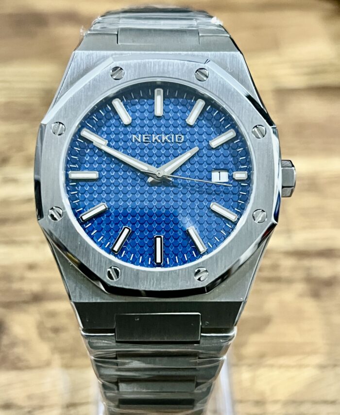 Nekkid Royal acorn automatic 2824
