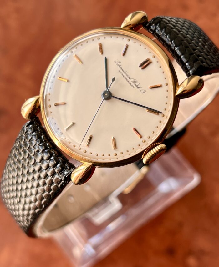 Vintage IWC SCHAFFHAUSEN 1940s 18k gold teardrop lugs